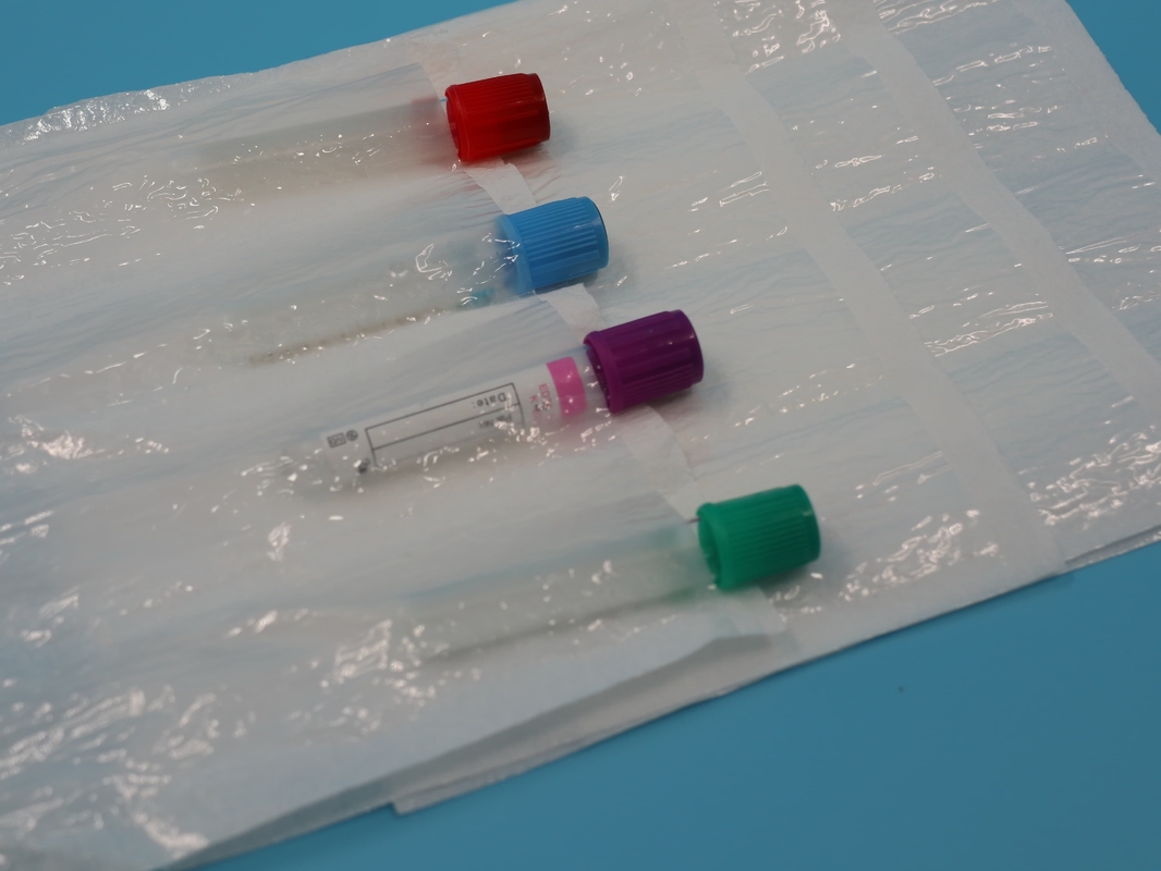 Soluciones integrales para el transporte seguro de muestras: Compresa absorbente AI 650 y bolsas para especímenes de riesgo biológico de 95kPa